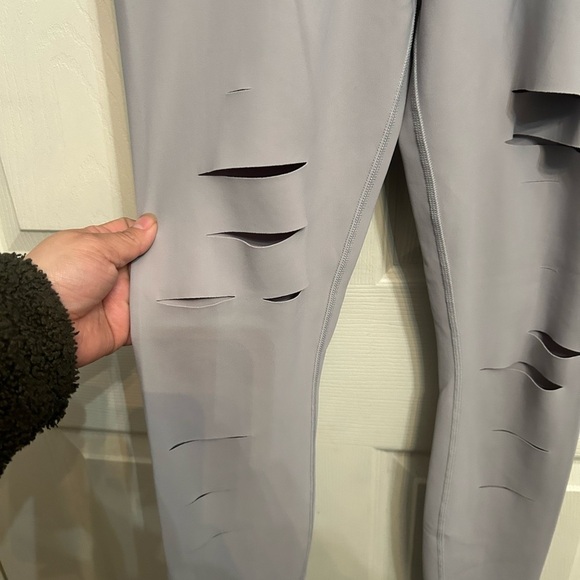 Alo Yoga Women’s High Waisted Ripped grey color Warrior Leggings Size Small - Picture 2 of 6